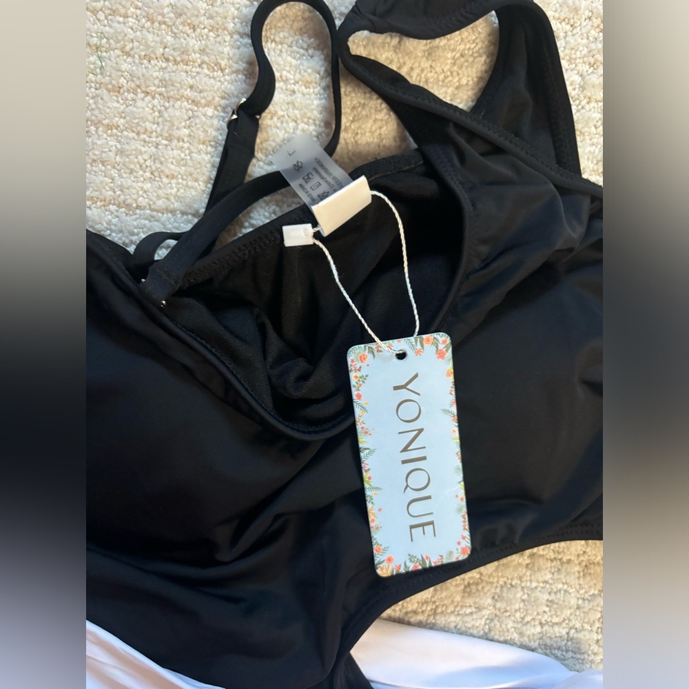 Yonique one piece swim size L - Picture 2 of 2